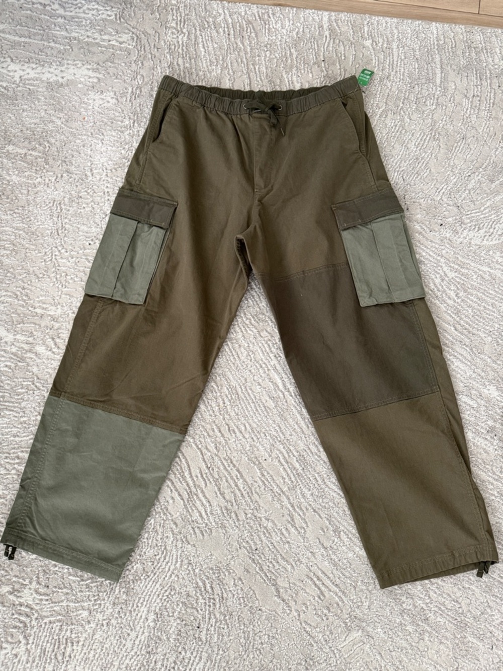 GAP Two-Tone Cargo Pants — Olive Green — XL — Like New 🫡